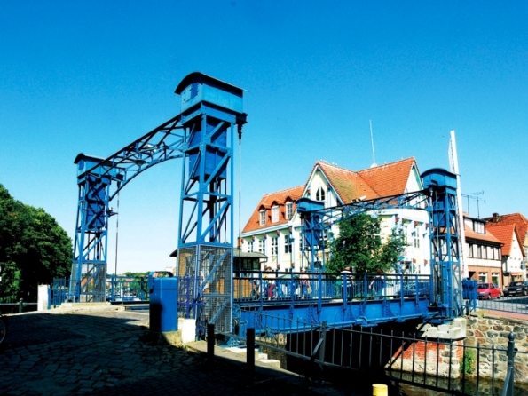 Hubbrücke über Müritz-Elde-Wasserstraße in Plau am See